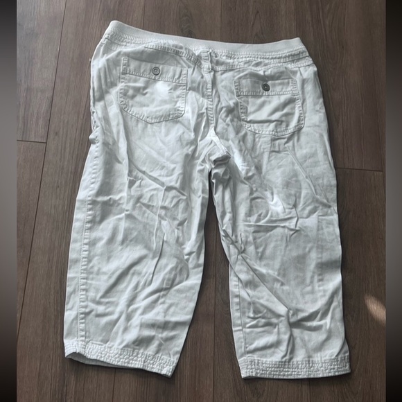 Women’s White Capris Size‎ 14 - Picture 2 of 6